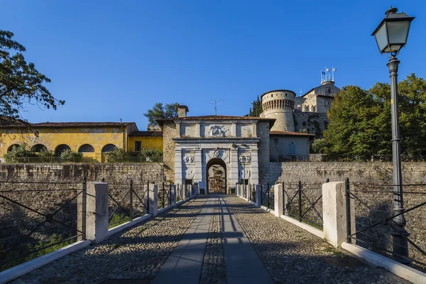 Castelo na colina — Fotografia de Stock