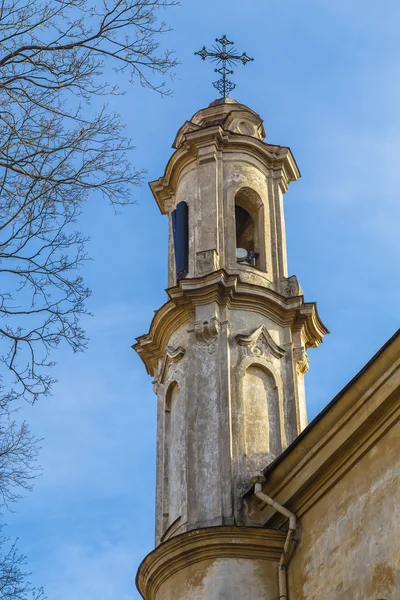 Einer der Türme der Dreifaltigkeitskirche — Stockfoto