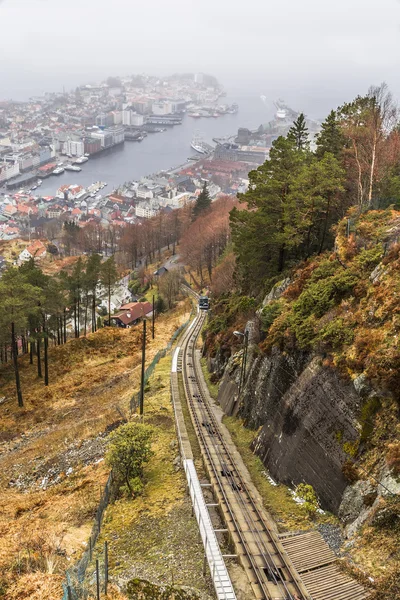 Kabelspoorweg naar het observatie dek — Stockfoto