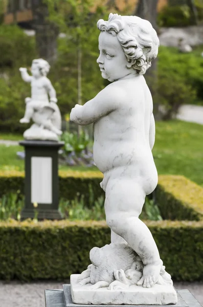 Skulptur i den gamla slottsparken — Stockfoto