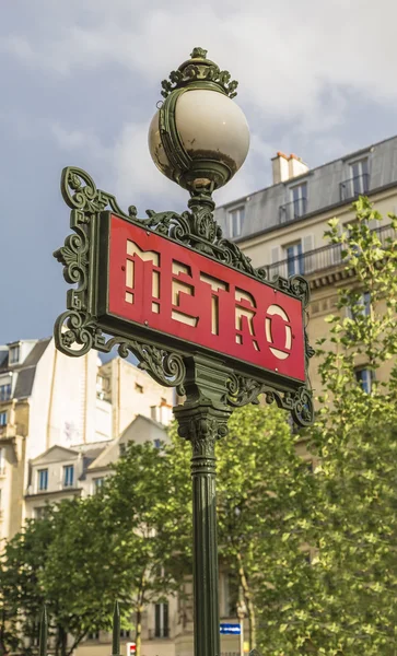 Вход в парижское метро — стоковое фото