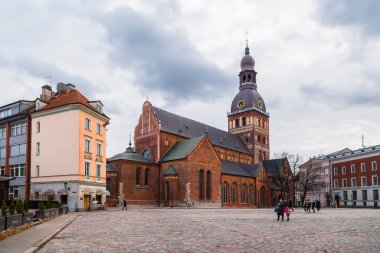 Riga, Letonya-Mart 2019: Riga Dome Katedrali sadece Letonya 'da değil, Baltık Eyaletleri' nde de ortaçağ döneminin en büyük ve en eski kutsal binalarından biridir.