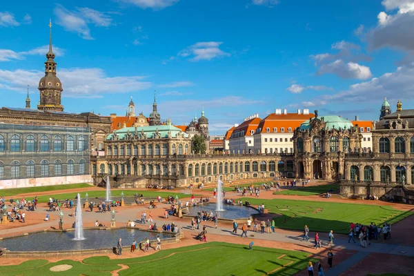 Německo Drážďany Srpna 2014 Zwinger Vnitřní Prostor Fontánami Zelenými Trávníky — Stock fotografie