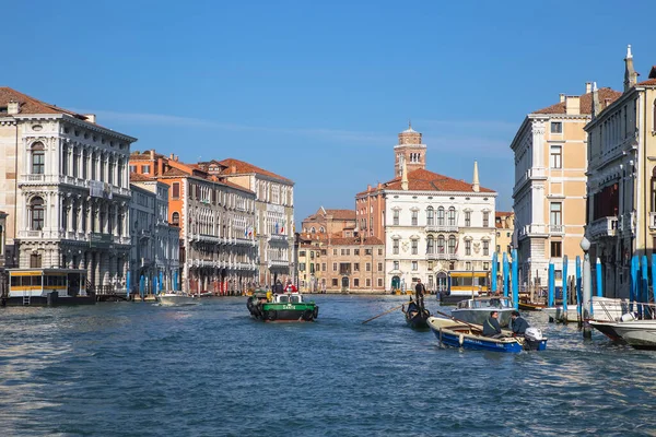 Venice Itália Outubro 2014 Grande Canal Com Lanchas Flutuantes Gôndolas — Fotografia de Stock