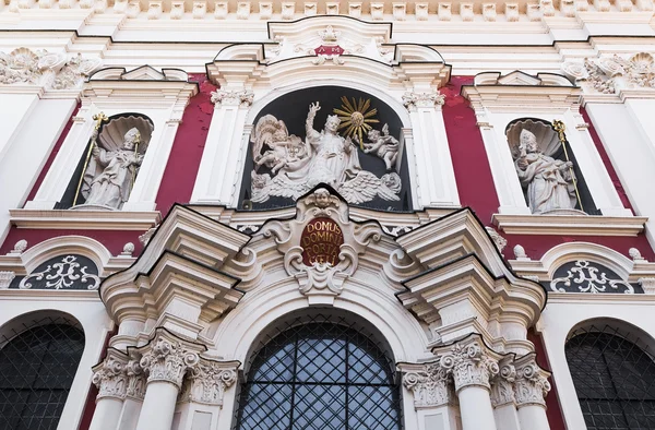 Detaljer om fasaden av kirken til Vår Frue for evig hjelp – stockfoto
