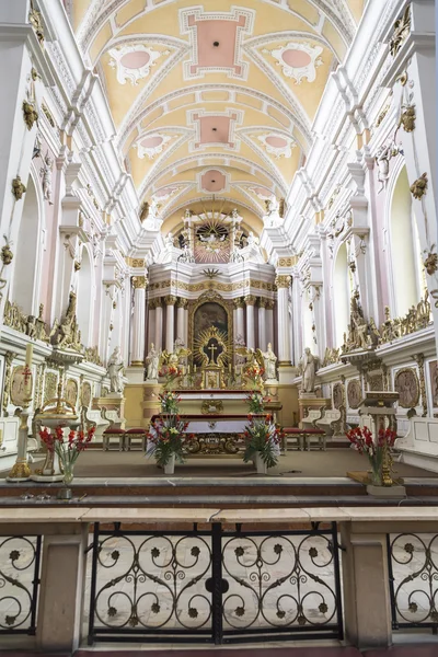 Altare della chiesa dei Francescani — Foto Stock