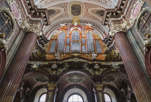 O órgão de tubulação na Igreja de Nossa Senhora — Fotografia de Stock