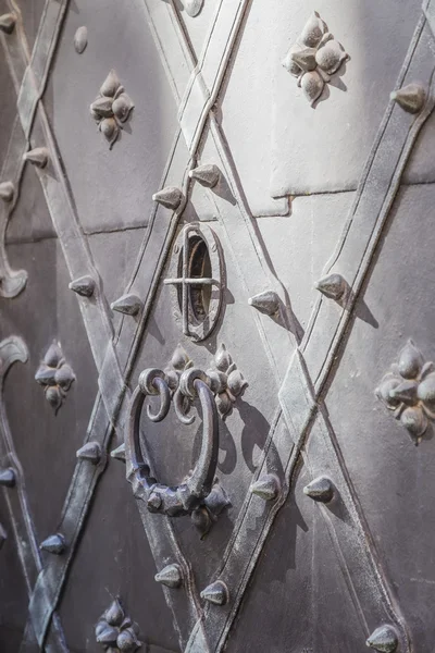 Fragment of an old steel doors — Stock Photo, Image