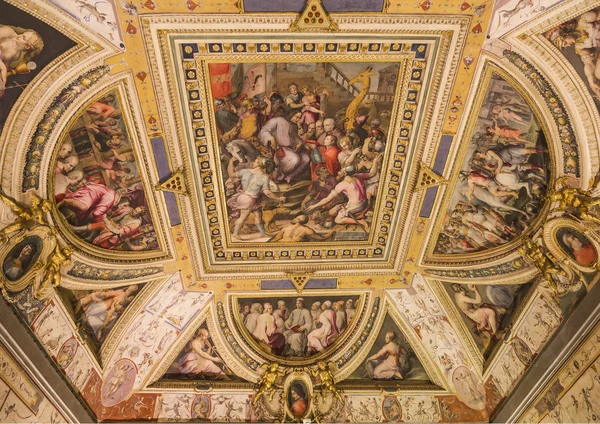 Frescoes on the ceiling of one of the rooms in the palace Vecchi — Stock Photo, Image