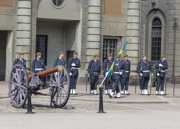 Eliminación de la bandera nacional — Foto de Stock