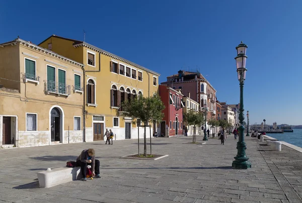 Dorsoduro Venedik kanalda Quay — Stok fotoğraf