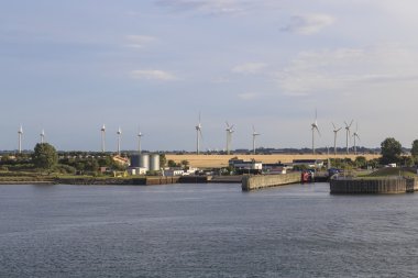 Elektrik jeneratörleri ile manzara