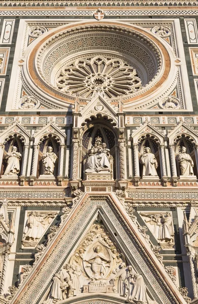 Detalj av fasaden av katedralen — Stockfoto