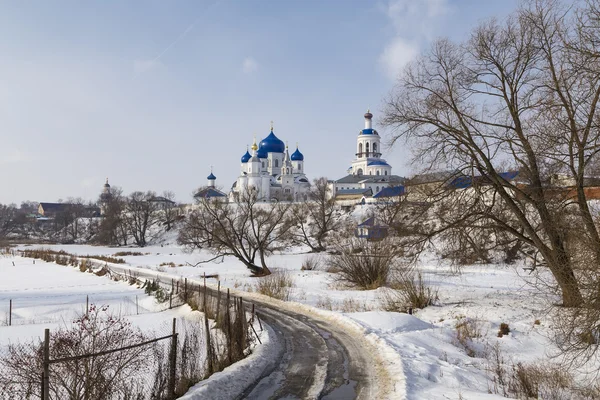 Kvinnliga ortodoxa kloster i byn Bogolyubovo — Stockfoto