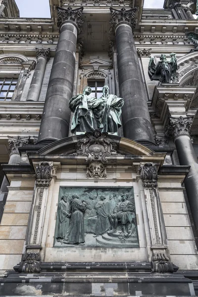 Dettaglio della facciata della cattedrale di Berlino — Foto Stock