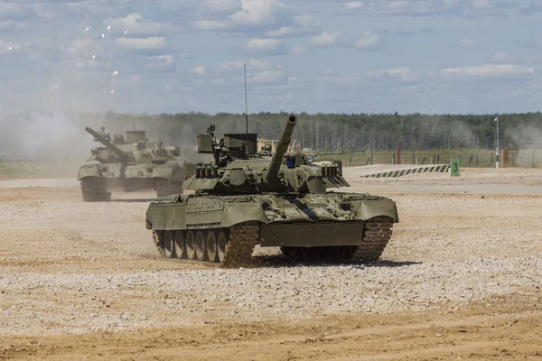 ロシアの戦車のデモンストレーション ストックフォト