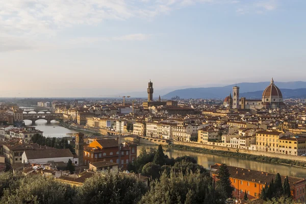 Vista de Florença ao pôr-do-sol da Piazzale Michelangelo — Fotografia de Stock