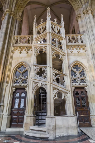 Steintreppen in der Kathedrale von St. Vitus — Stockfoto