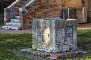 Beton yapılan dekoratif vazo