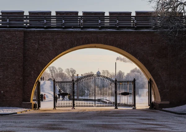 Entrance gate to Novgorod Kremlin — Stock Photo, Image