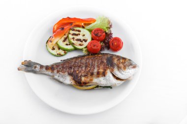 ızgara balık ve sebze
