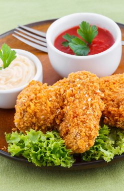 dips ile kızarmış tavuk kanatları