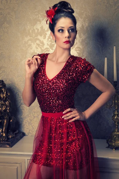 Жінка в червоній сукні Ліцензійні Стокові Фото