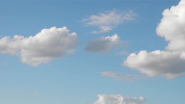 Beyaz ve gri bulutlar — Stok video