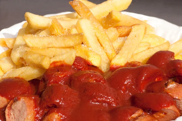 Berlin köri sosis Berliner köri-sosis mit kızarmış patates ile-