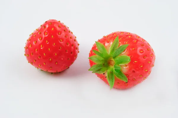 Zwei rote Erdbeeren - frisch und köstlich — Stockfoto