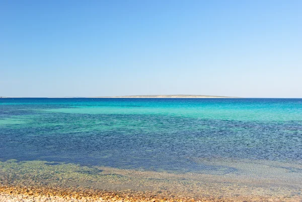 Kust van het eiland Pag met uitzicht op de Middellandse Zee — Stockfoto