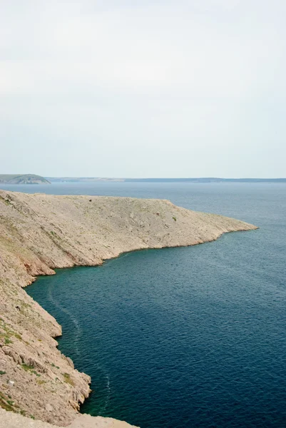 Küste der Insel pag mit Blick auf das Mittelmeer — Stockfoto