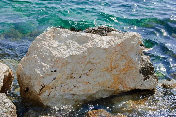 島パグの岩の海岸 — ストック写真