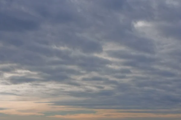 Cielo nuvoloso in autunno — Foto Stock