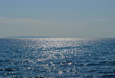 bir çok güneşli yaz gününde Akdeniz manzaralı