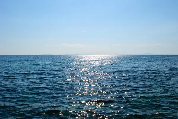 bir çok güneşli yaz gününde Akdeniz manzaralı