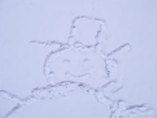 Voetafdrukken vormt een lachende sneeuwpop — Stockfoto