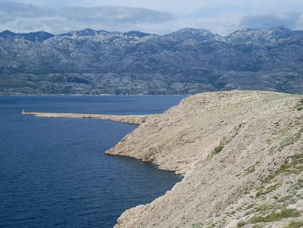 Costa rocciosa dell'isola pag in croazia — Foto Stock
