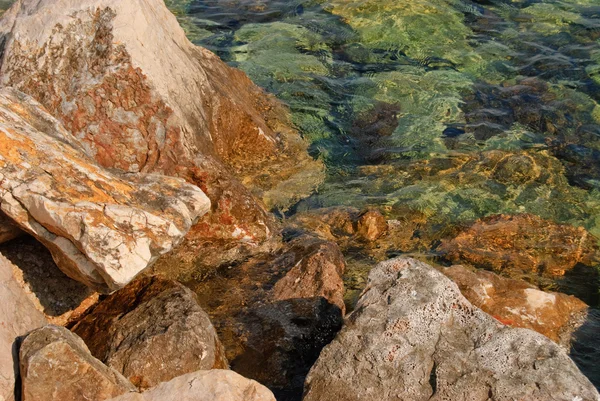 Rocce sulla costa — Foto Stock