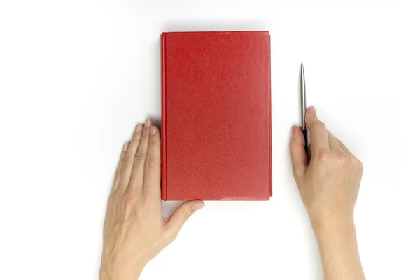 手拿空白红色的精装书，在白色背景上 — 图库照片