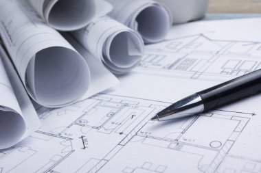 Mimar worplace üstten görünüm. Mimari Proje, planları, blueprint rulo ve kalem planları. İnşaat arka plan. Mühendislik araçları. Kopya alanı