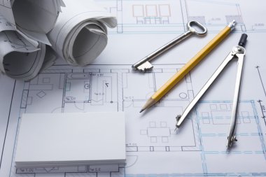 Mimar worplace üstten görünüm. Mimari Proje, planları, blueprint rulo ve bölücü Pusula, anahtar, boş kartvizit planları. İnşaat arka plan. Mühendislik araçları. Kopya alanı