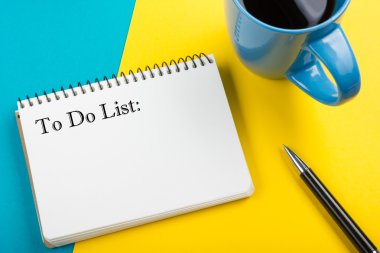 Not defterine kara liste, planlama konsepti ile yazılmış liste yapmak için