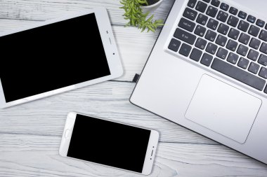 Modern bilgisayar cihazları - ayarla dizüstü bilgisayar, tablet ve telefon kapat