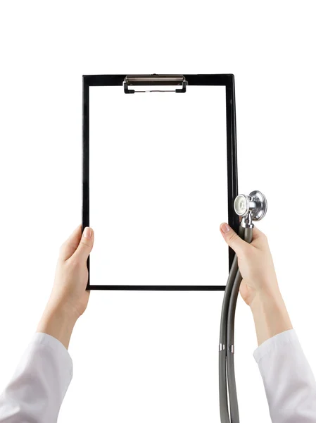Ärztin hält Klemmbrett mit leerem Blatt Papier und Stethoskop isoliert auf weißem Hintergrund. Gesundheitswesen und Medizin. Kopierraum. — Stockfoto