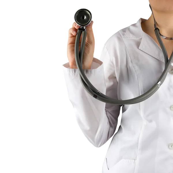 Mano de doctora sosteniendo estetoscopio aislado sobre fondo blanco. Concepto de Salud y Medicina. Copiar espacio . —  Fotos de Stock