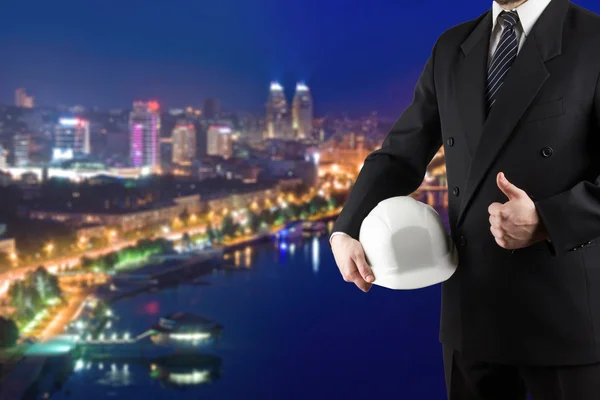 Close up of engineer hand holding white safety helmet for worker — Stock Photo, Image