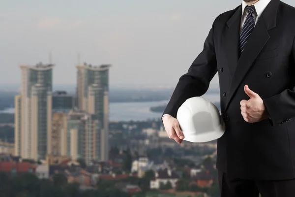 Close up of engineer hand holding white safety helmet for worker — Stock Photo, Image