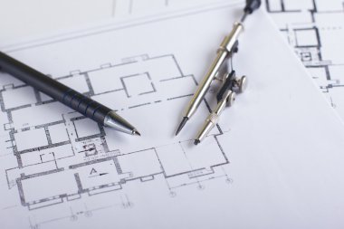 Mimari Proje, planları, blueprint rulo ve bölücü Pusula, planları üstten mühendislik araçları görünüm Çap pergeli. Uzay kopyalayın. İnşaat arka plan.