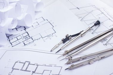 Mimari Proje, planları, blueprint rulo ve bölücü Pusula, planları üstten mühendislik araçları görünüm Çap pergeli. Uzay kopyalayın. İnşaat arka plan.